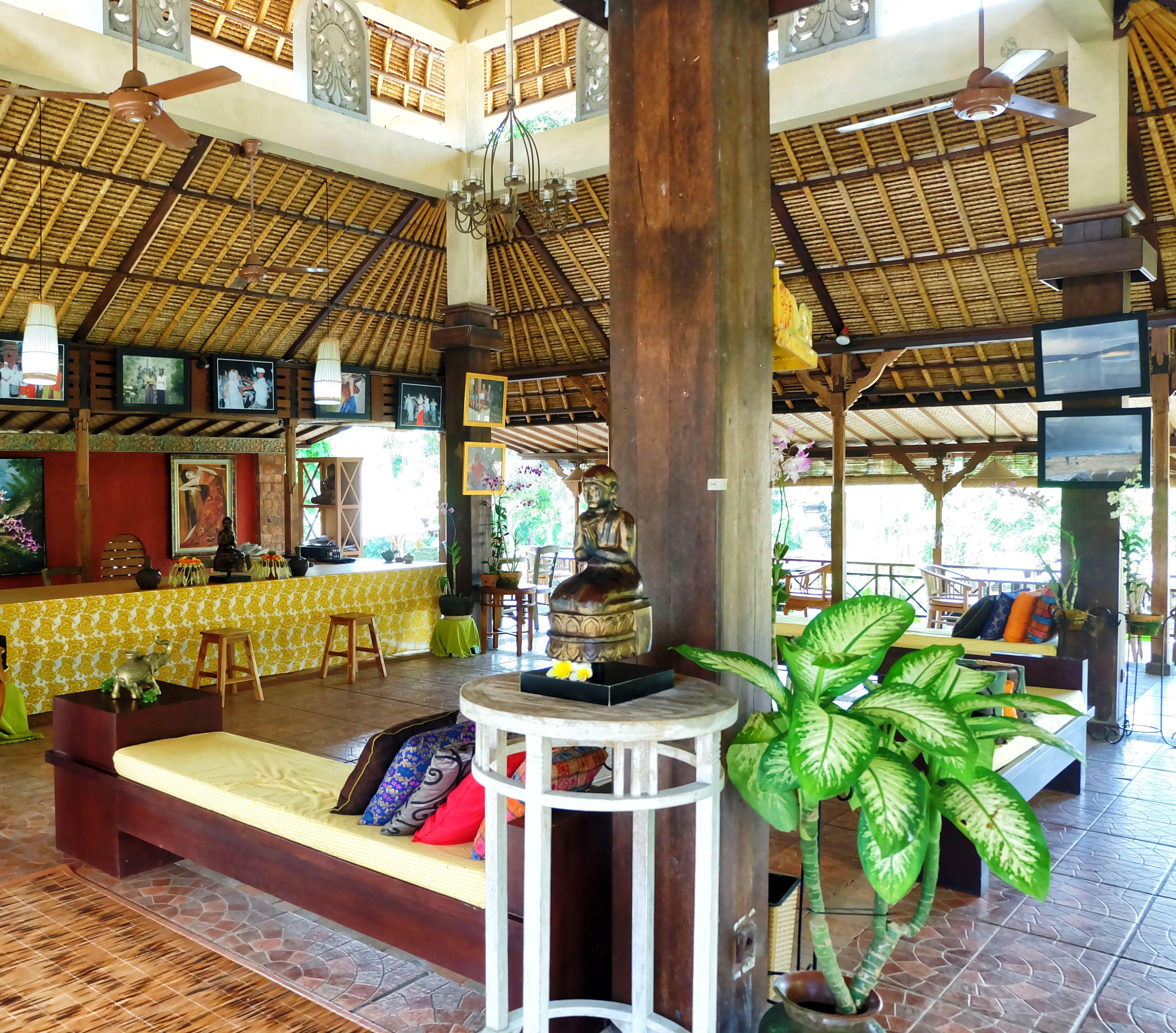 Resort Puri Taman Sari 3*